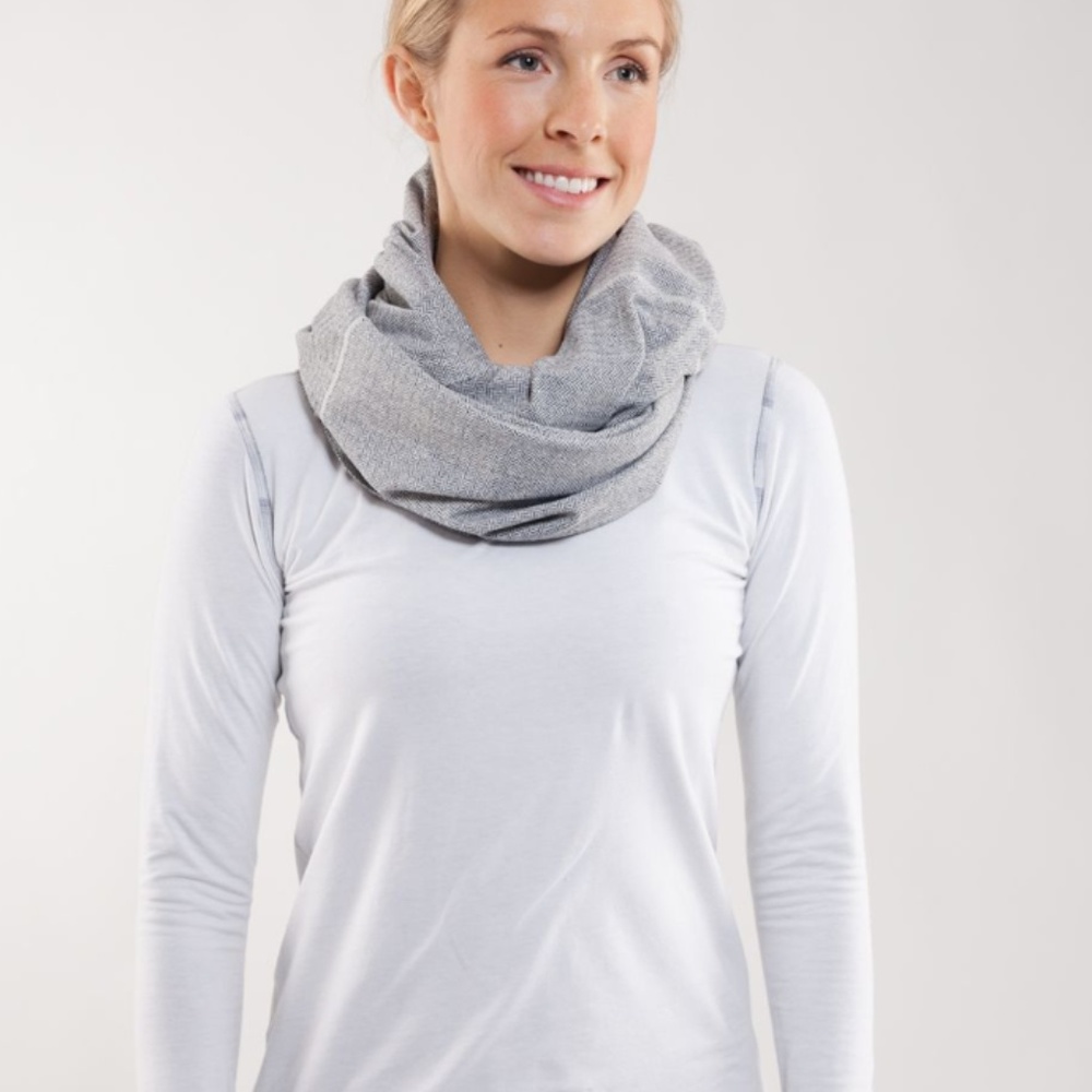Lululemon Vinyasa Scarf